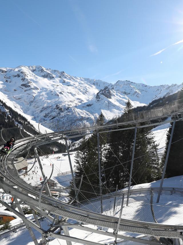 Le Pleynet / Les 7 Laux : virage à 360° sur le parcours de la luge sur rail Wiz Luge